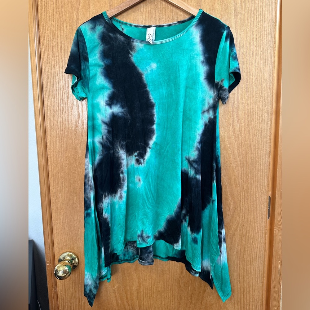 Tie dye flowy shirt size small